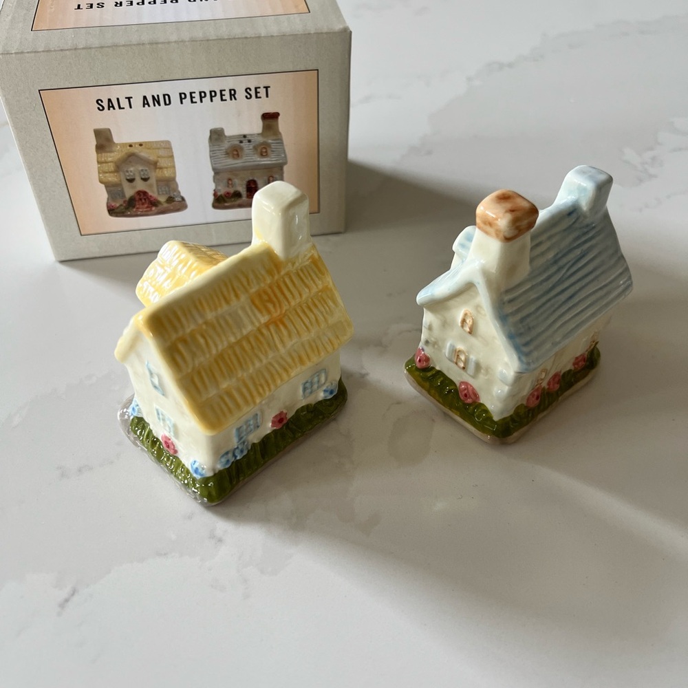 Cracker Barrel Cottage Salt & Pepper Set NIB - Picture 5 of 6